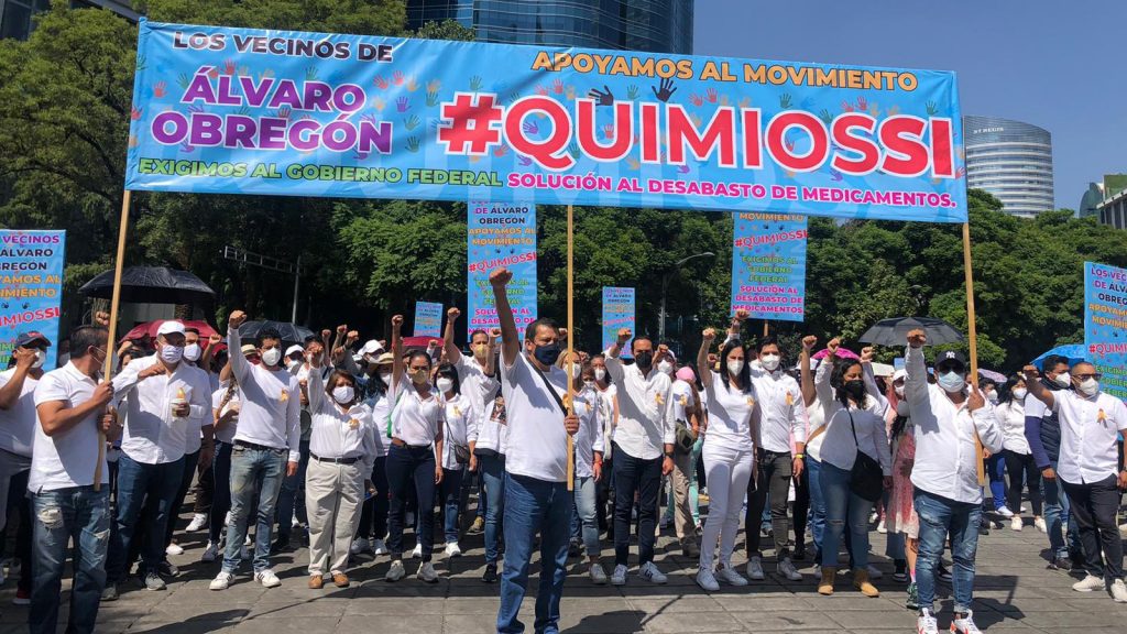 Padres de niños con cáncer marchan en CDMX para exigir medicamentos