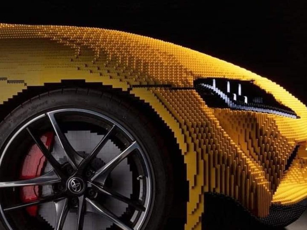 Construyen un Toyota Supra tamaño real con piezas de Lego; se