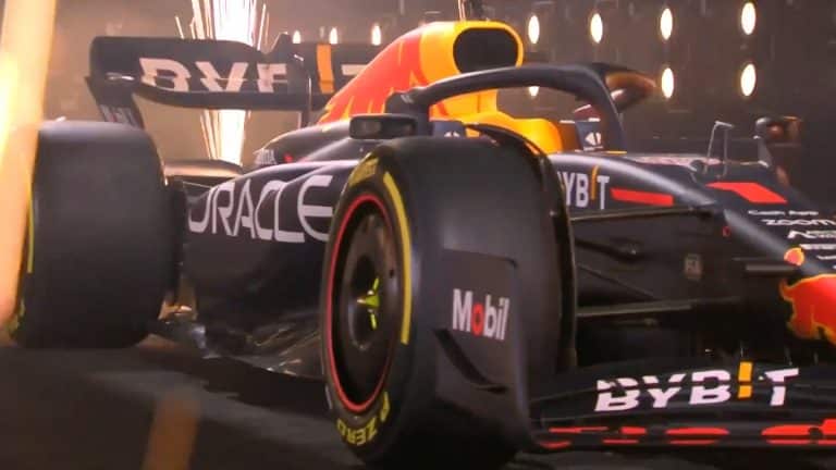 Presentan nuevo monoplaza RB19 de la escudería Oracle Red Bull Racing