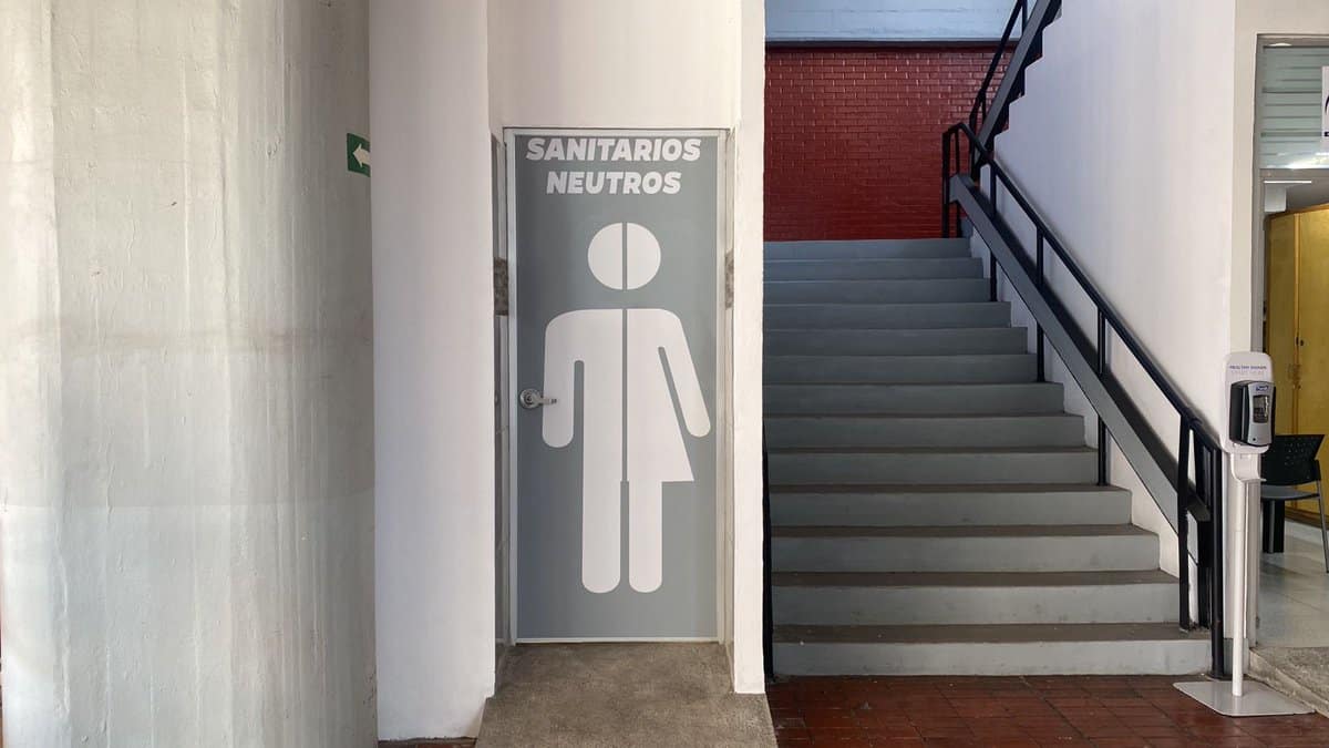 Inauguran primeros baños neutros en la Facultad de Medicina de la UNAM