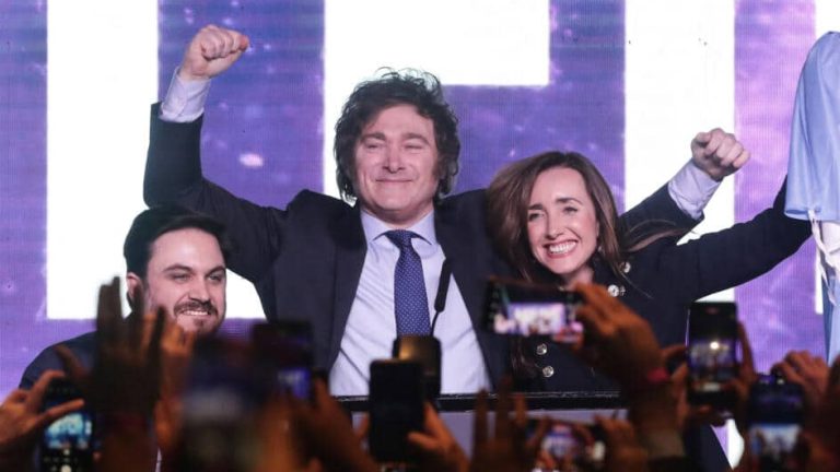 Gana el candidato de derecha Javier Milei las primarias en Argentina con miras a las elecciones del 22 de octubre