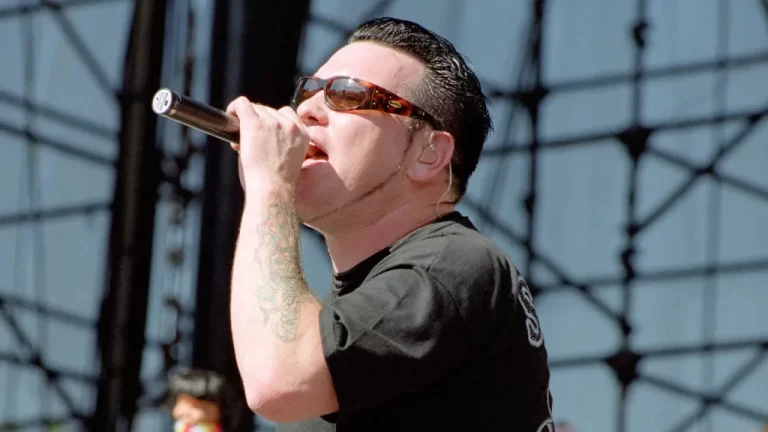 Fallece Steven Harwell de la banda de rock "Smash Mouth"