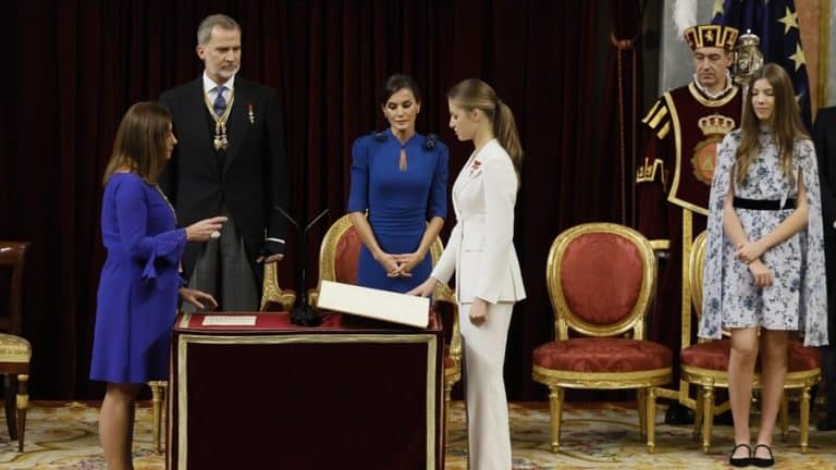 Princesa Leonor, hija del rey Felipe de España, pronuncia el juramento que la legitima como futura reina