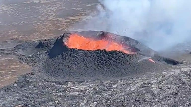 Islandia en estado de emergencia por nacimiento de volcán; se han registrado más de mil terremotos