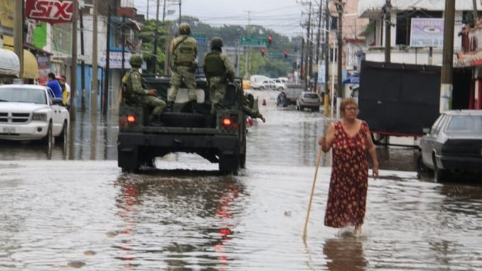 Evacúan a 70 familias por inundaciones tras fuertes lluvias en Tabasco |  Javier Alatorre